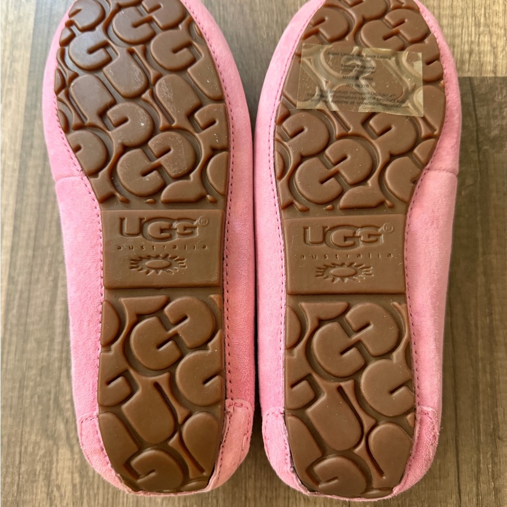 UGG NEW Pink Suede Moccasin Slippers with Cream Shearling size women’s 6 - Picture 3 of 9